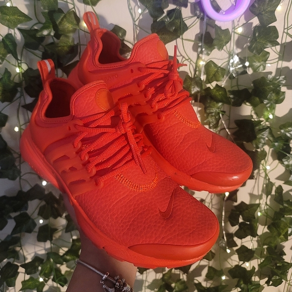 Nike Shoes - 💎Nike Red Women's Presto💎